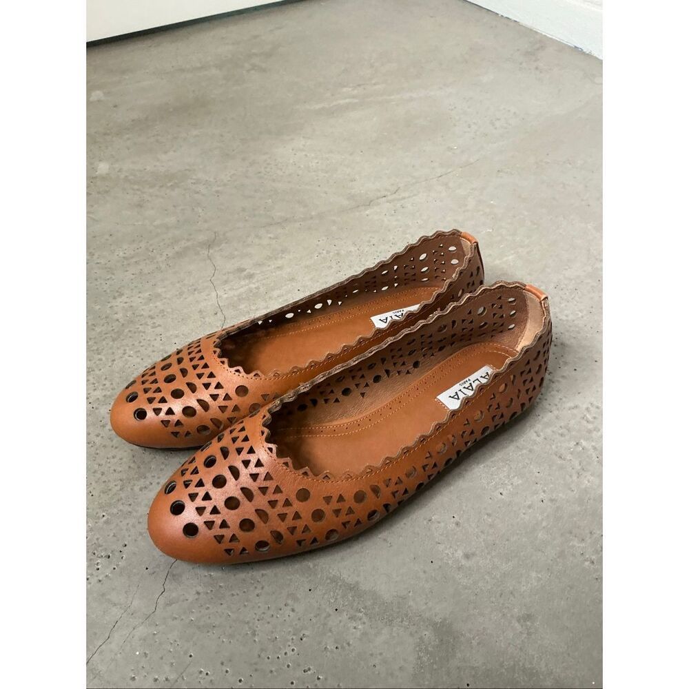 Alaia Laser Cut Ballet Flats | Brown In 38